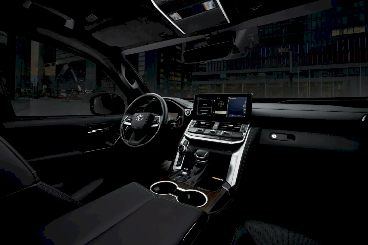 Toyota Land Cruiser 300 Series. Торпедо