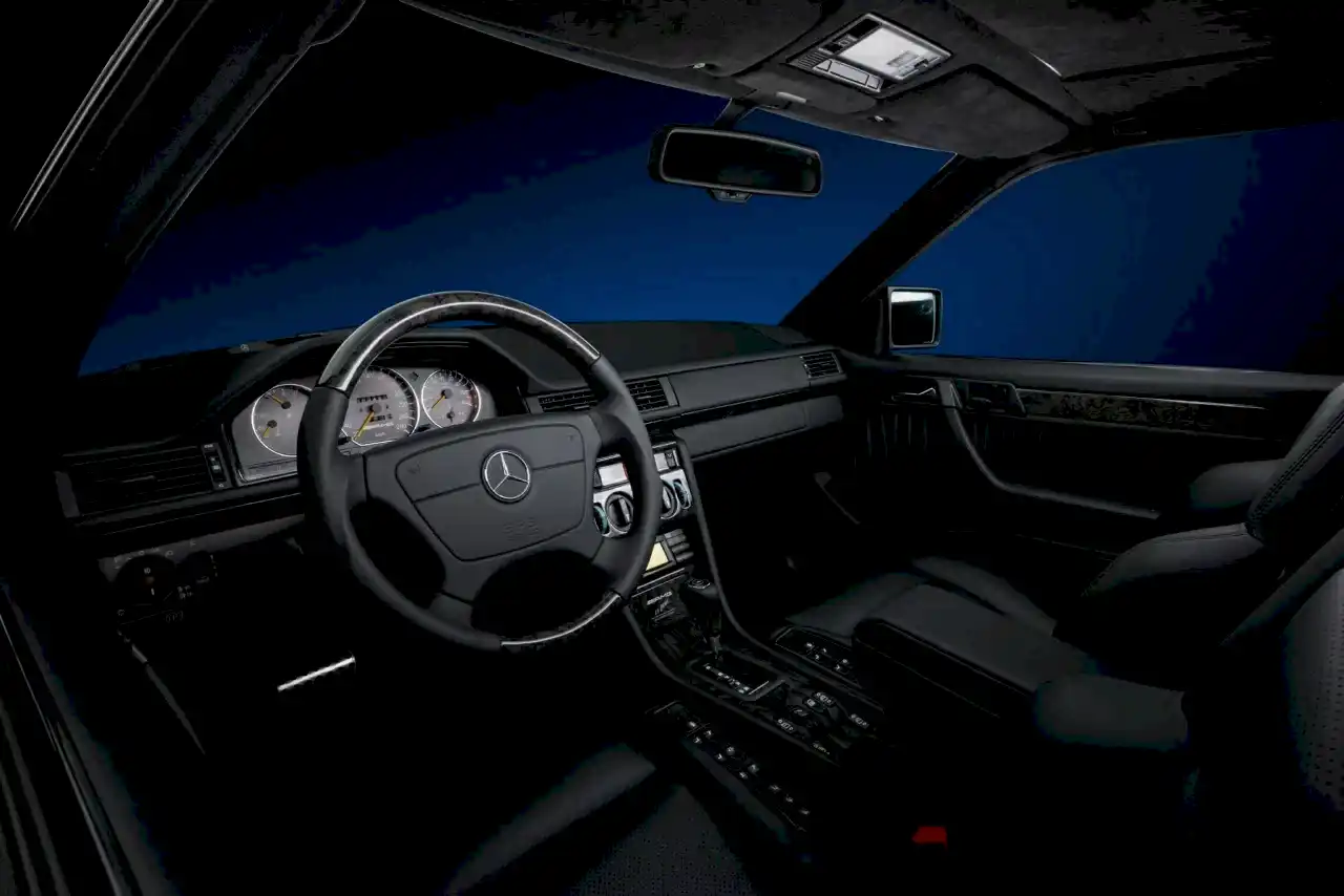 Mercedes-Benz W124. Торпедо