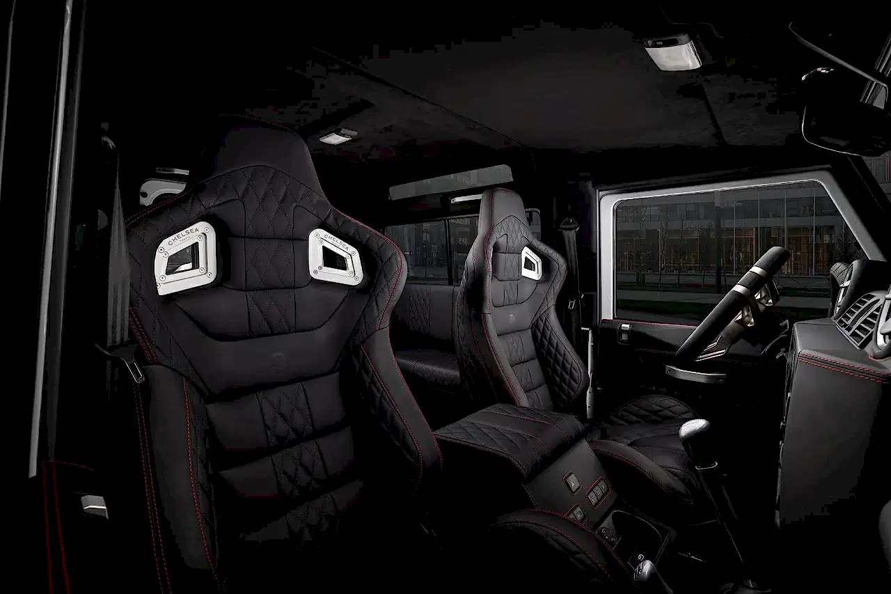 Салон Land Rover Land Rover Defender White & BLack. Фото