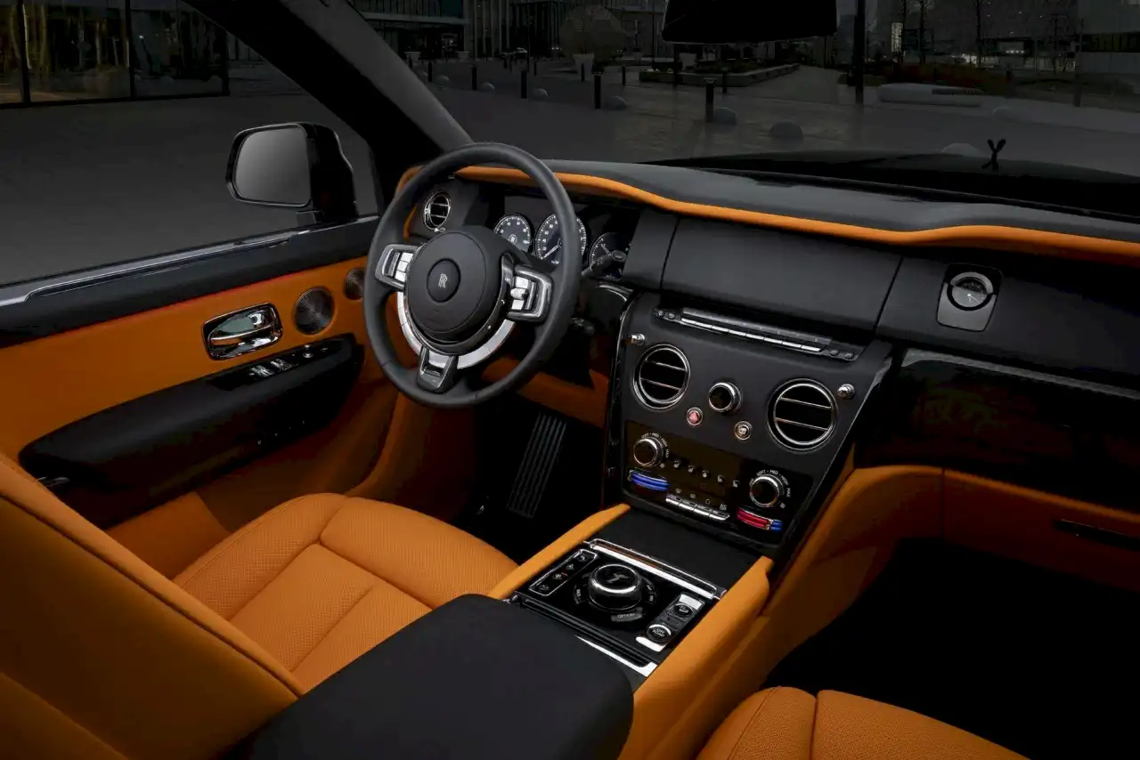 Rolls-Royce Cullinan. Торпедо