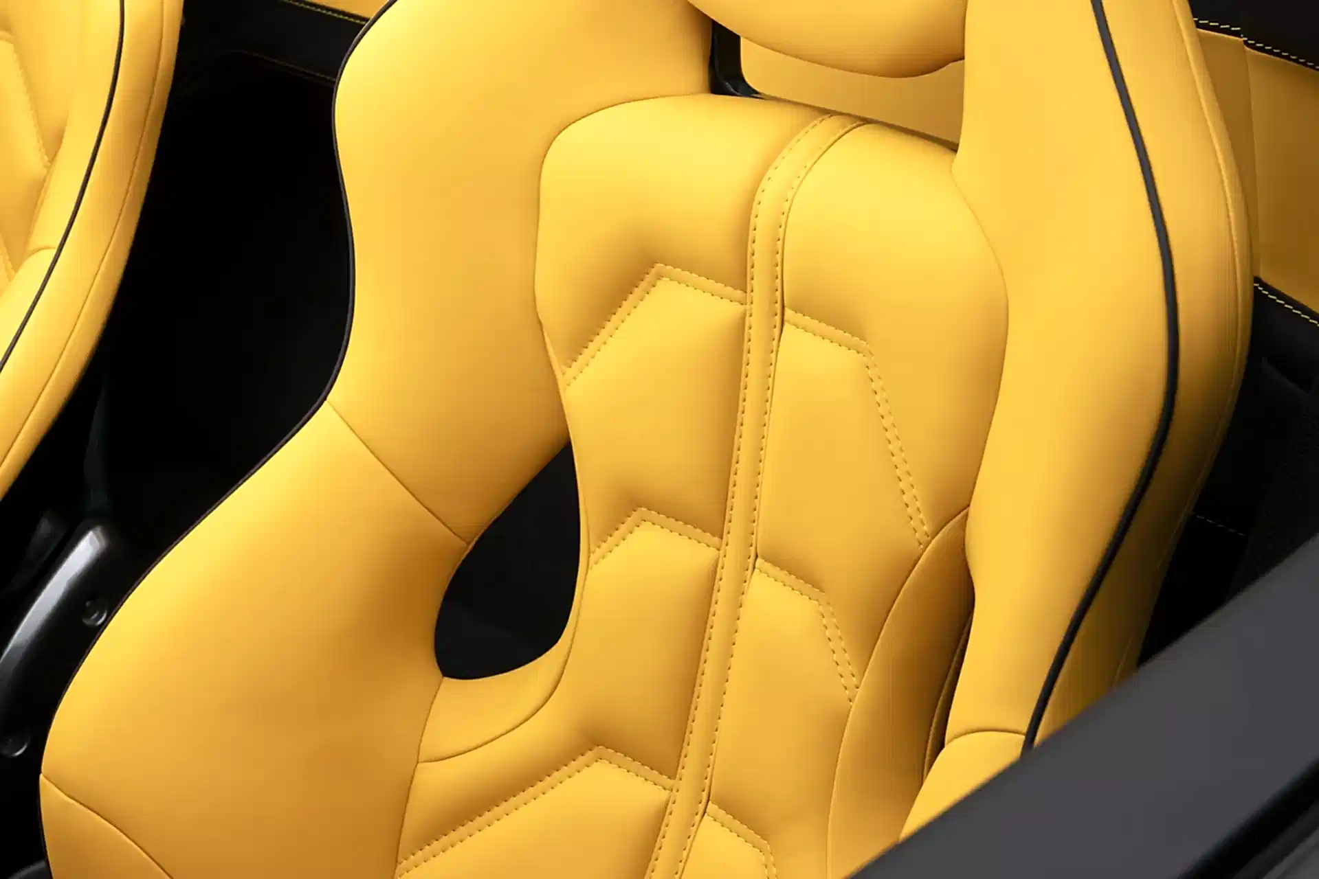 Сиденья для Ferrari 458 yellow. Фото