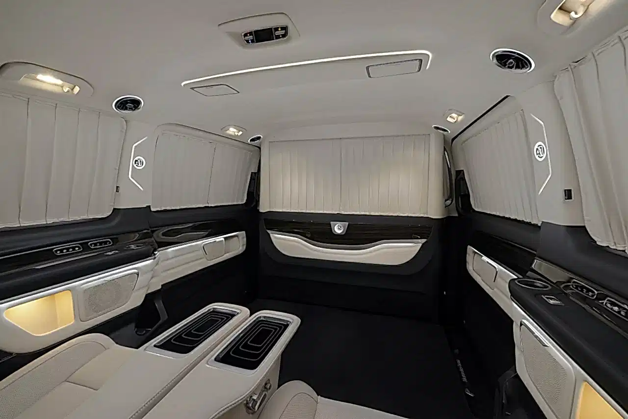 Салон Mercedes-Benz V-Comfort. Фото 33
