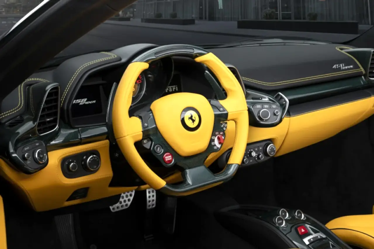 Ferrari 458 yellow. Торпедо.