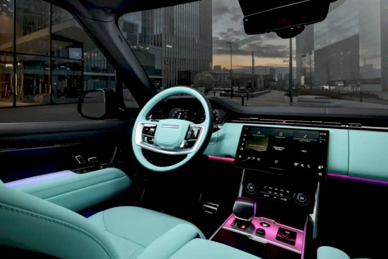 Range Rover. Торпедо. Фото