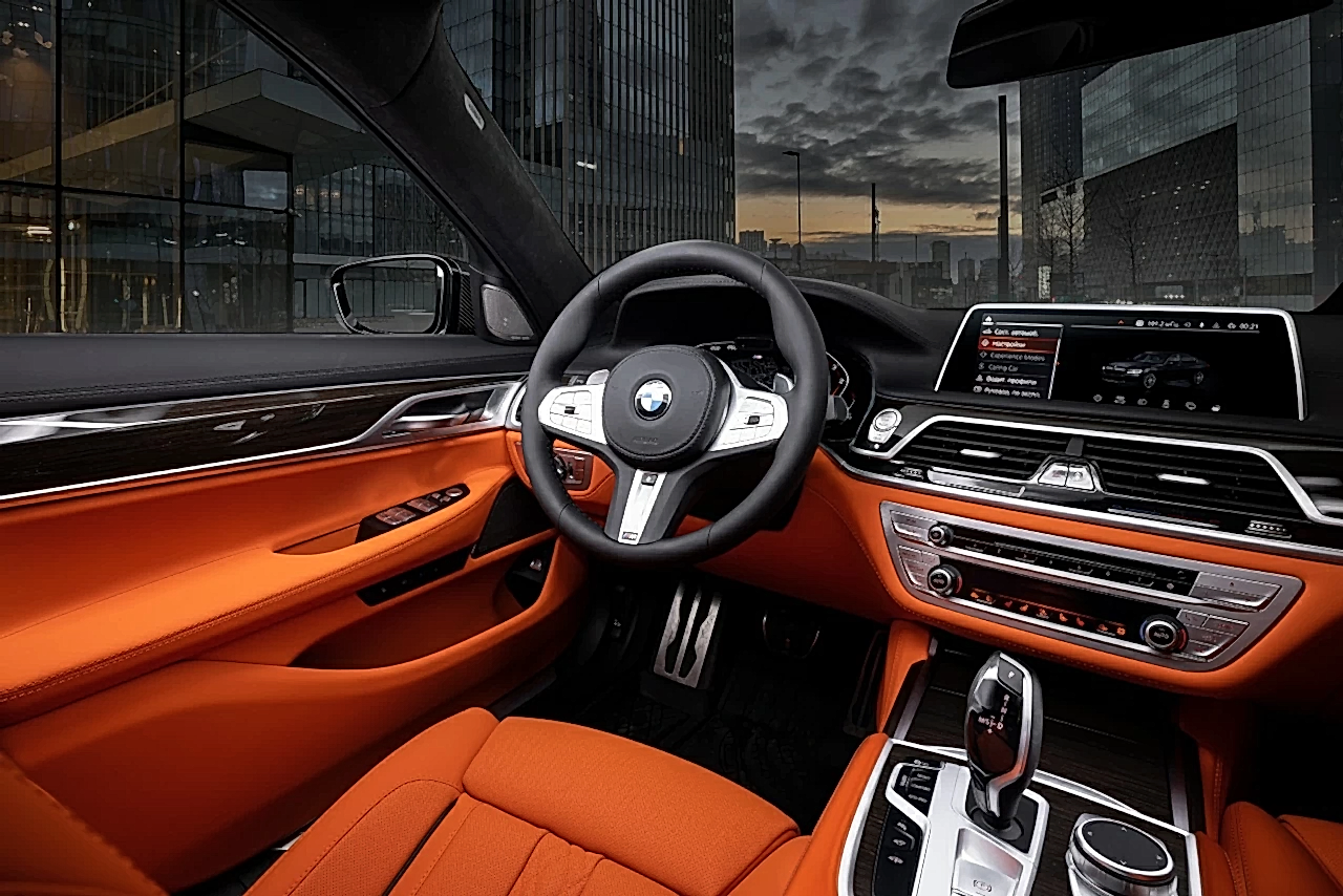 BMW 7 Series. Торпедо. Фото