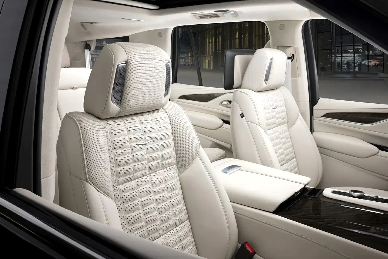 Салон Cadillac Escalade Ultima White. Фото