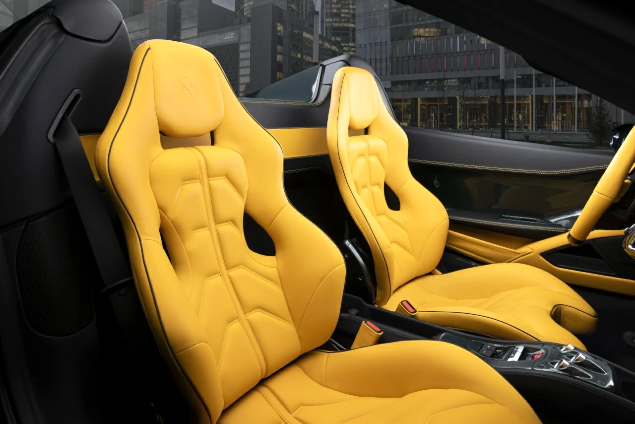 Ferrari 458 yellow салон.