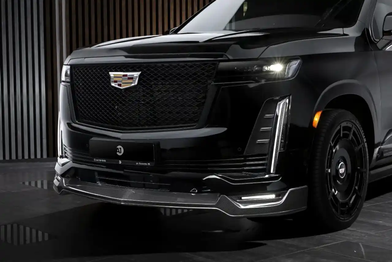 Cadillac Escalade Carbon. Капот